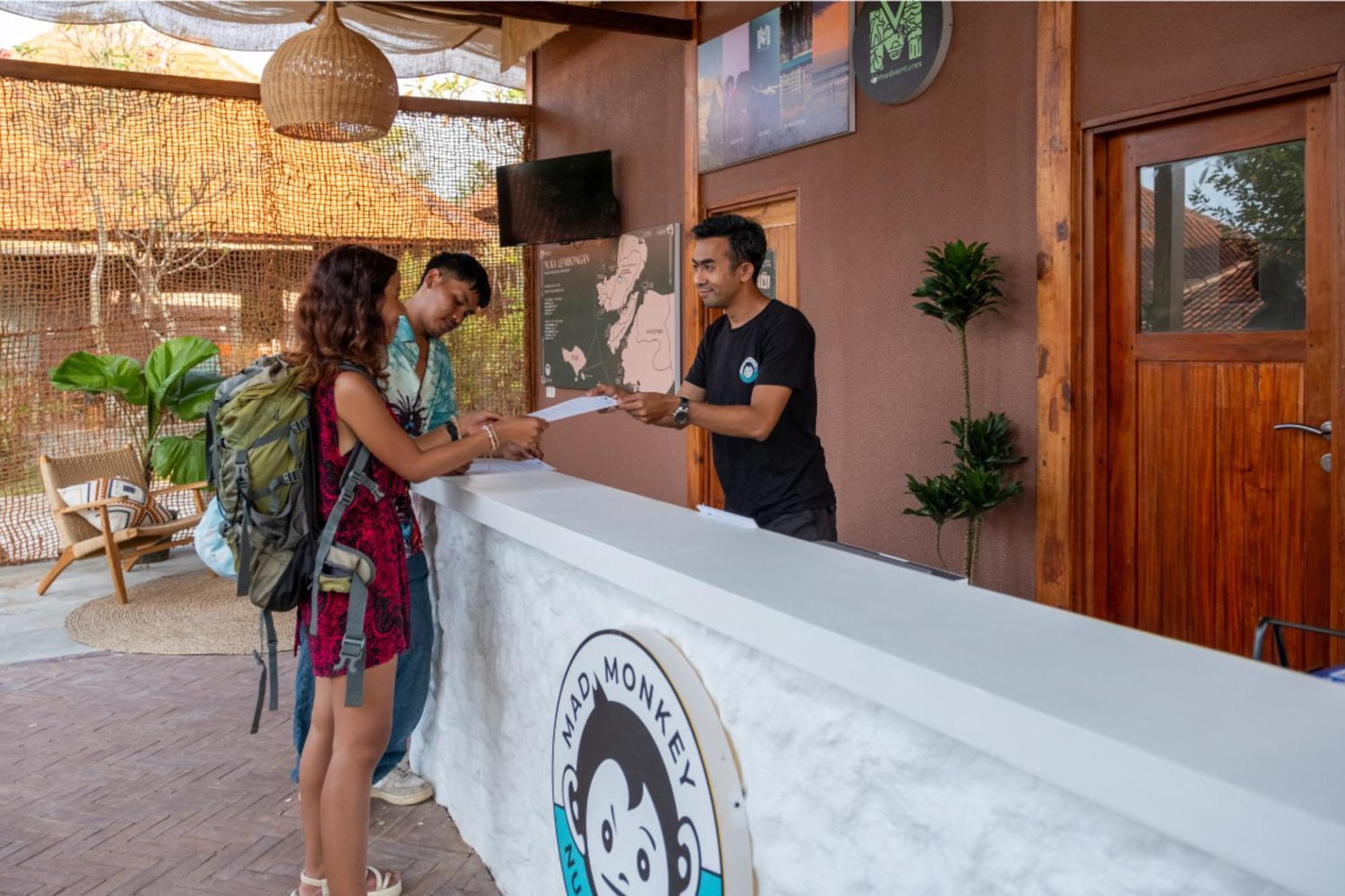Mad Monkey Nusa Lembongan Екстер'єр фото